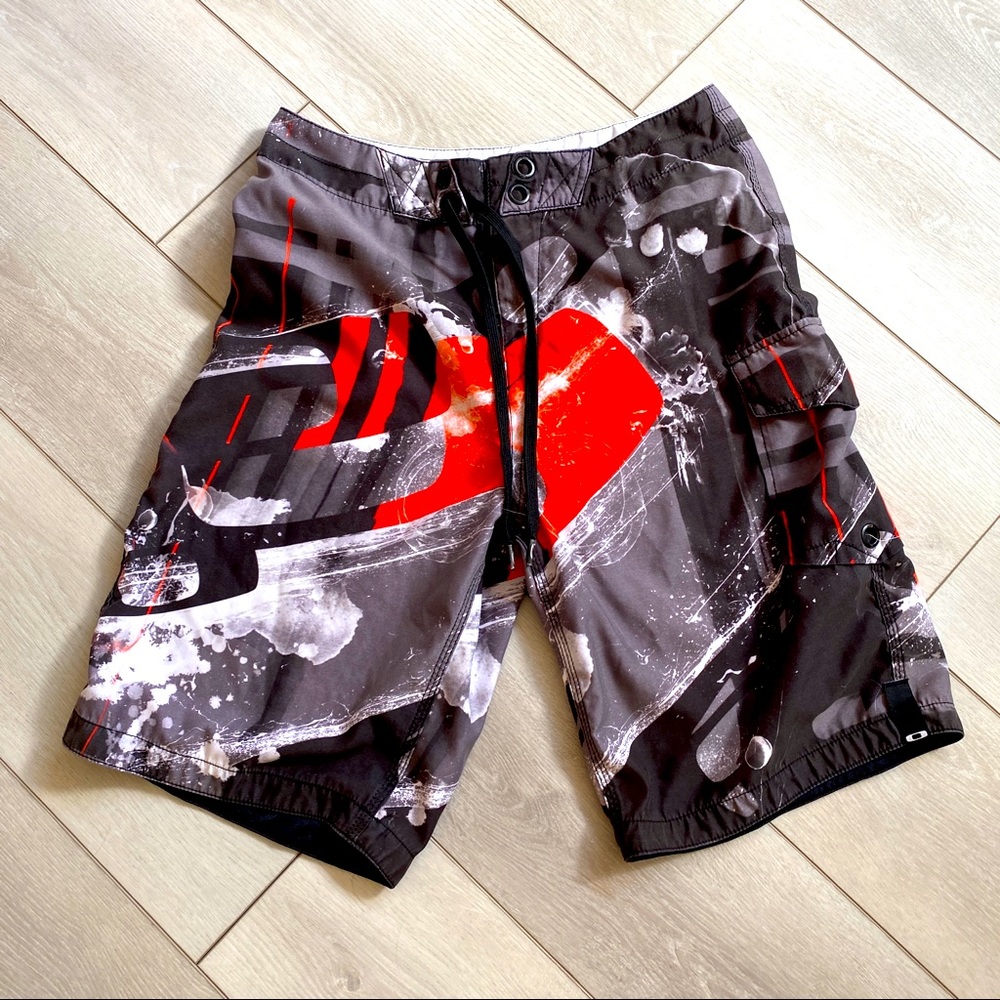 Oakley men’s board/swim shorts, size 32.